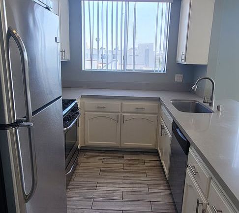 5th image of 1457 S Shenandoah St #3