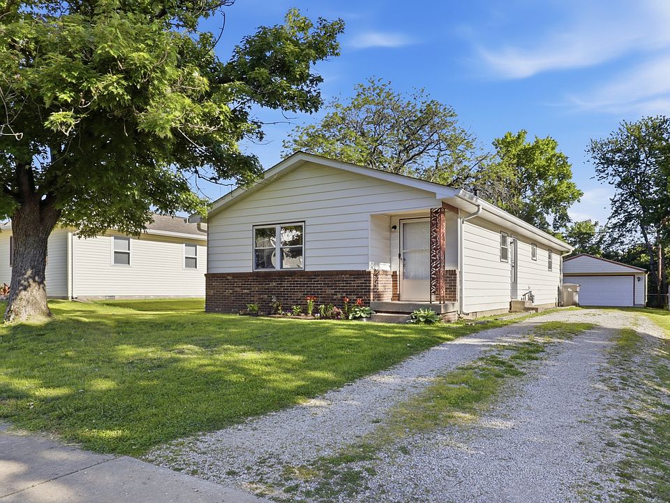 1st image of 2924 Merts Dr