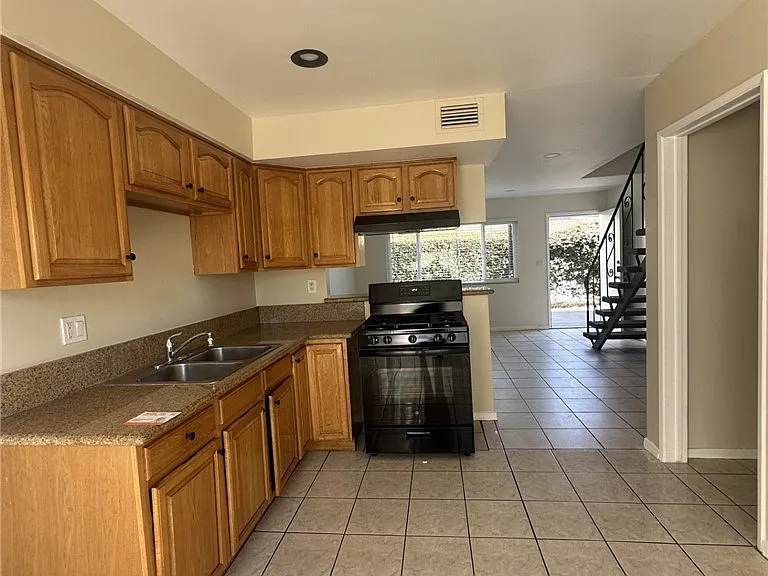 9509 Los Angeles St #D — Photo 8
