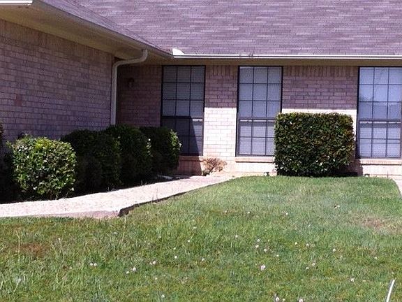 3rd image of 2511 Westminster Dr