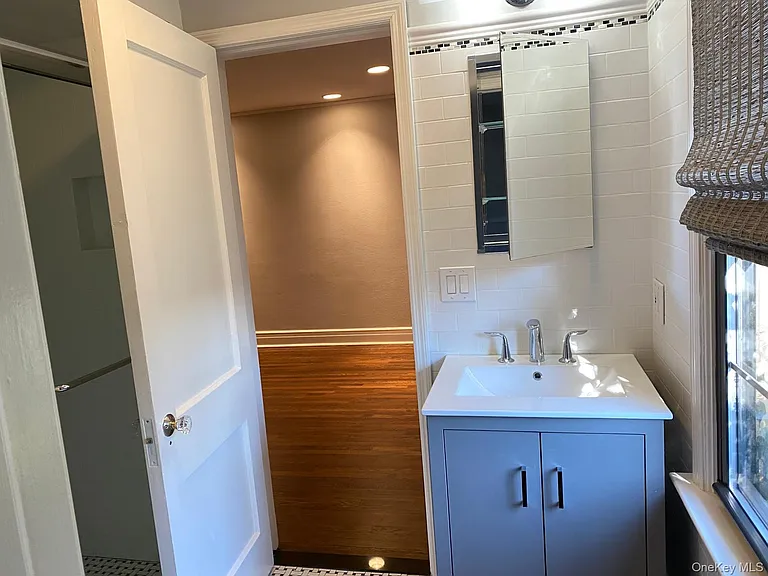940 Smith Ln — Photo 10