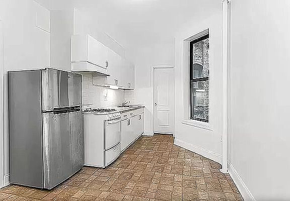 4th image of 317 E 93rd St #3B