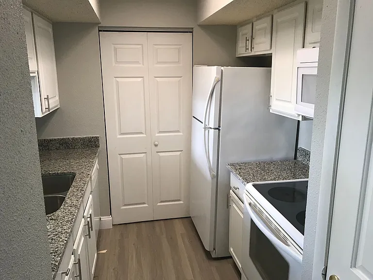 3716 Idlebrook Cir #206 — Photo 5