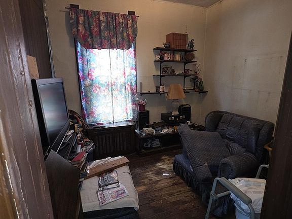2nd image of 5948 W Walton St