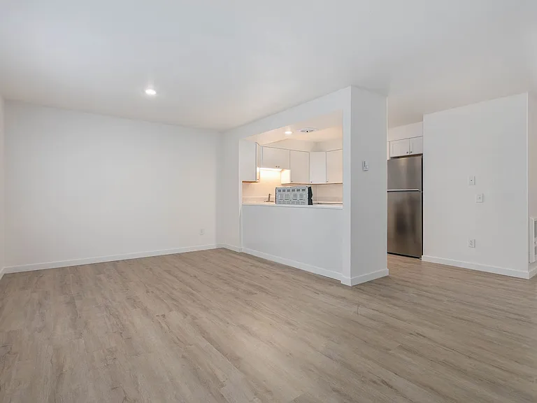 Glacier Park Apartments — Photo 37