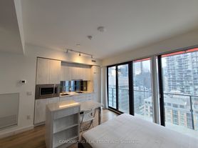 215 Queen St W
