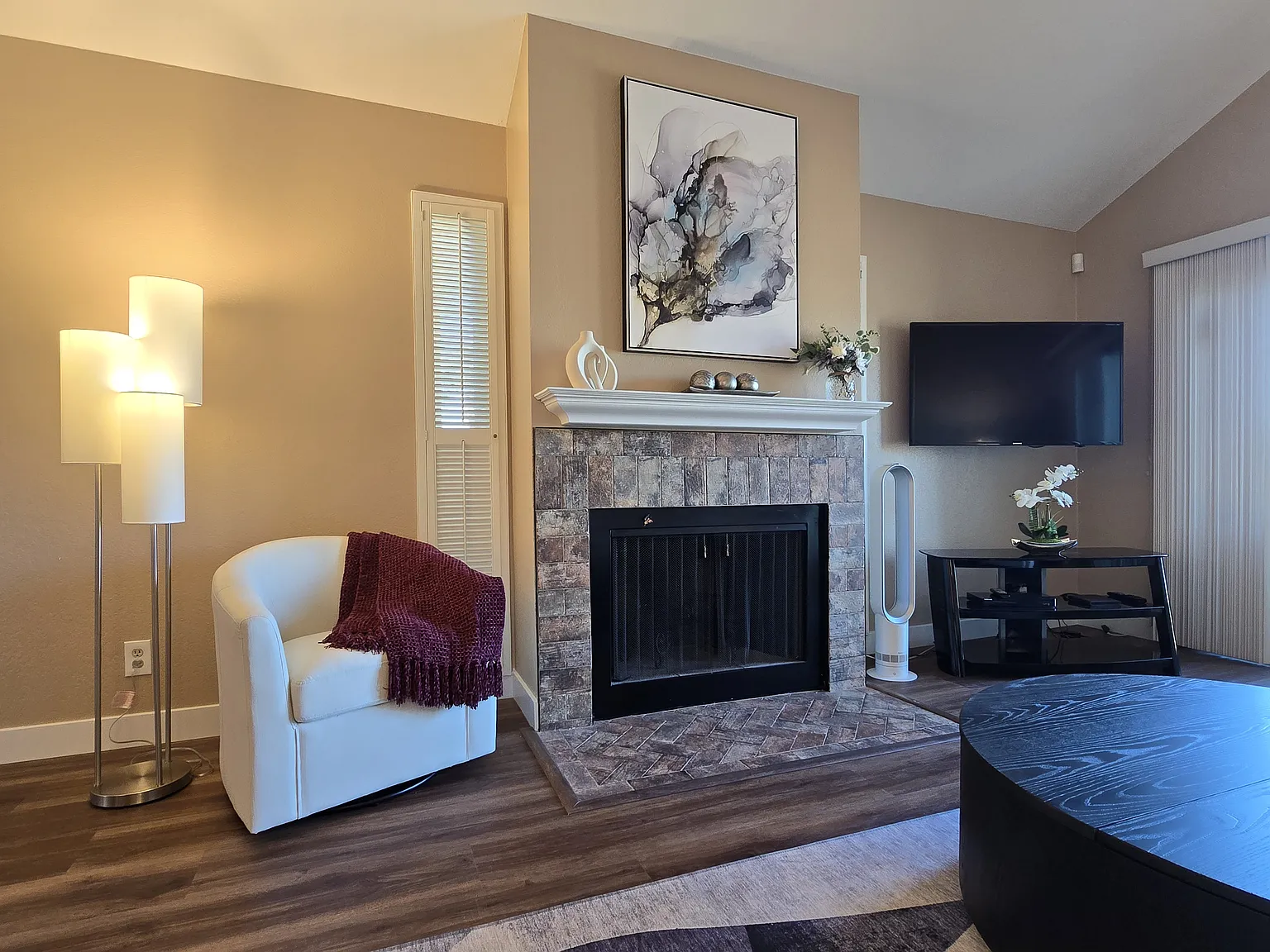 2 bed, 1238 sqft, $3,400 — Photo 4