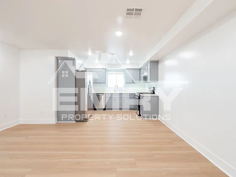 814 N Wilmington Blvd — Photo 7