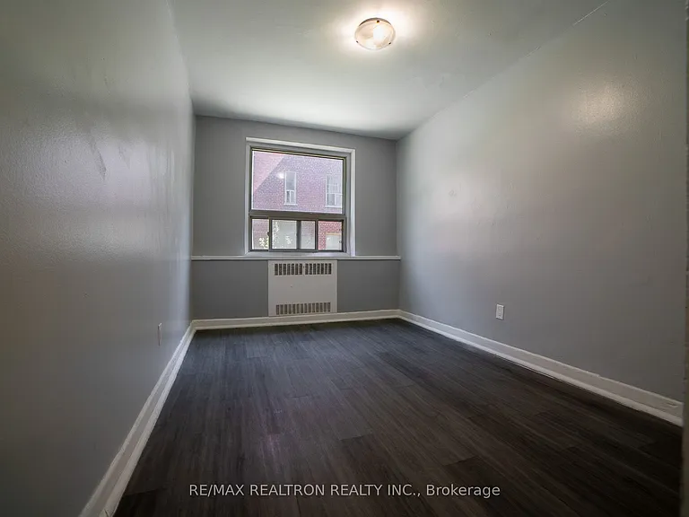 2369 Lake Shore Blvd W #111 — Photo 5