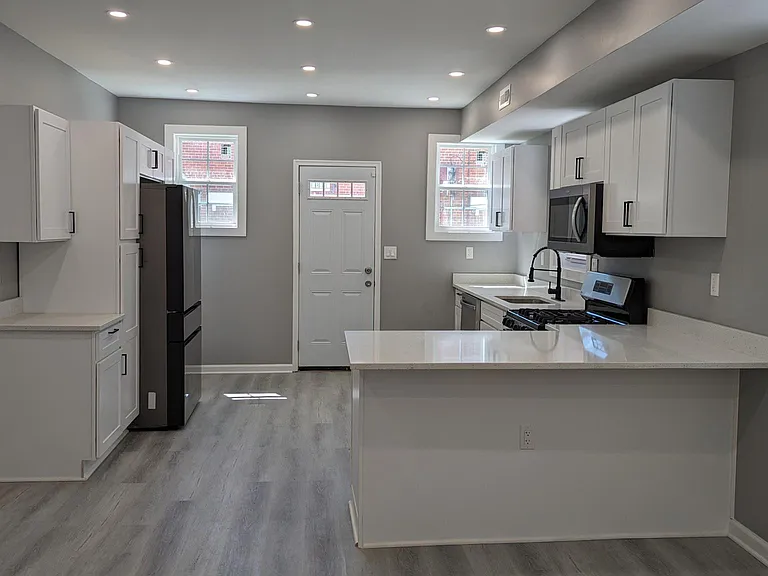 3327 Brighton St — Photo 10