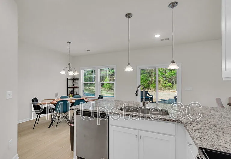 1110 Silverbend Trl — Photo 11