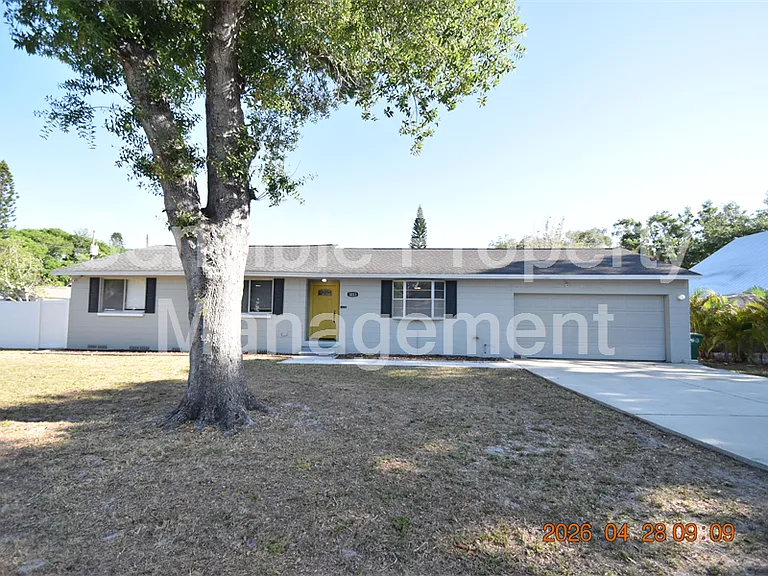 3223 W Wyoming Ave — Photo 1
