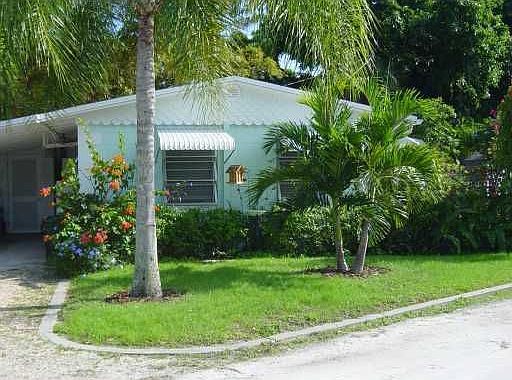 4th image of 985 NE Banyan Tree Dr