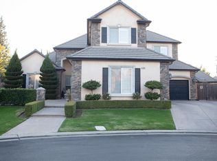 1703 E Shadow Creek Dr, Fresno, CA 93730