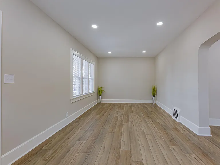 2727 Austin Ave — Photo 4