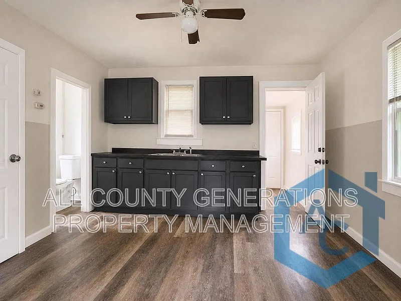 3 bed, 1.0 bath, 780 sqft, $1,195 — Photo 2