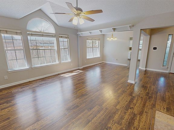 5th image of 729 Fawn Valley Dr