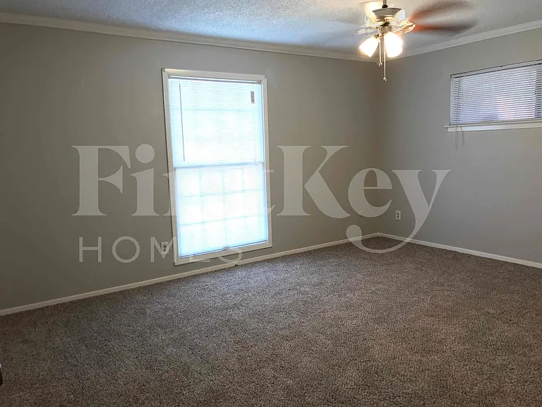 2710 Peachtree Ln — Photo 48