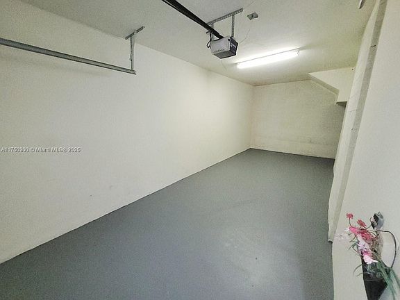 4th image of 902 Belmont Pl #902
