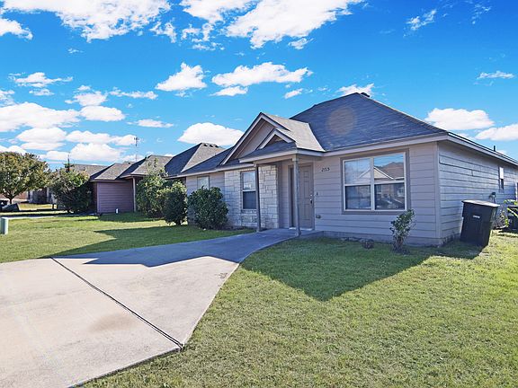 3rd image of 2715 Saulsbury Dr