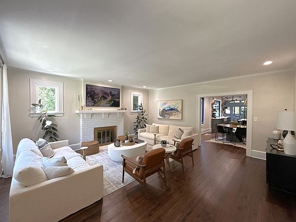 2nd image of 2016 Lombardy Cir