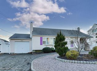 1813 Grantwood Dr, Toms River, NJ