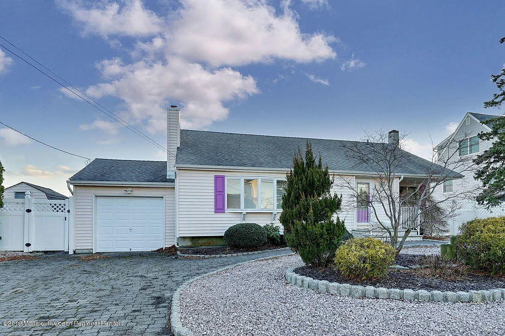 1813 Grantwood Dr photo 1