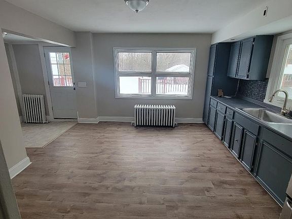 5th image of 406 Bloomingrove Dr
