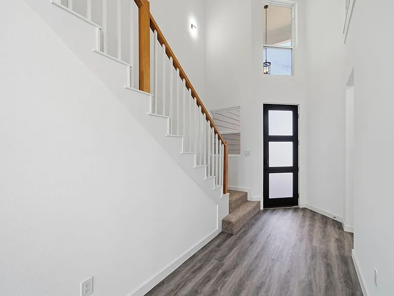111 Capetown Way — Photo 6