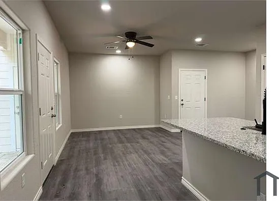 3 bed, 1116 sqft, $1,650 — Photo 4