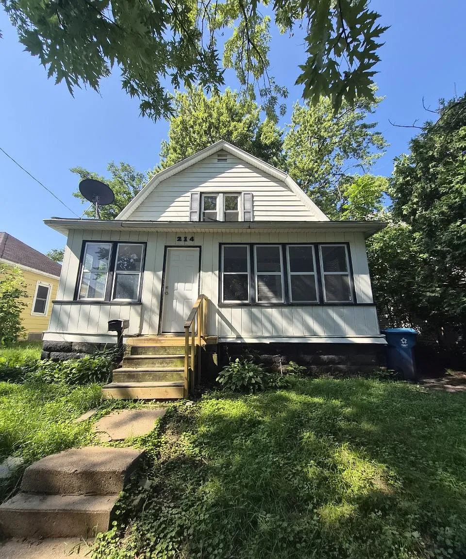 3 bed, 1344 sqft, $1,100 — Photo 1