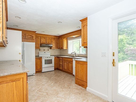 4th image of 16 Westwood Rd