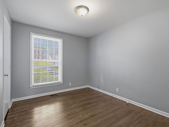 4th image of 270 Richbriar Rd