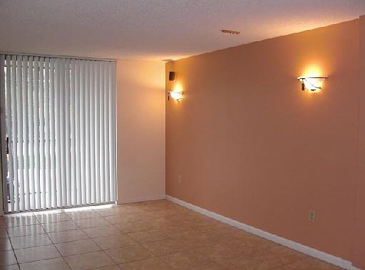 4th image of 16851 NE 23rd Ave APT 208