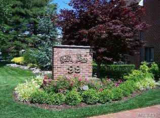 99 S Park Ave APT 105, Rockville Centre, NY