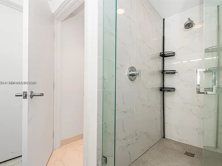 16385 Biscayne Blvd #2118 — Photo 21