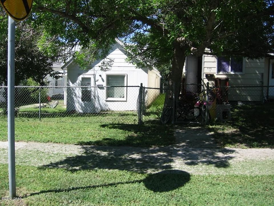 2nd image of 221 9th Ave S