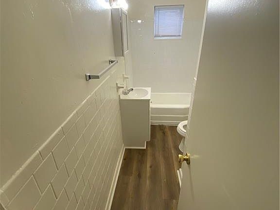 4th image of 410 W 28th St APT 1