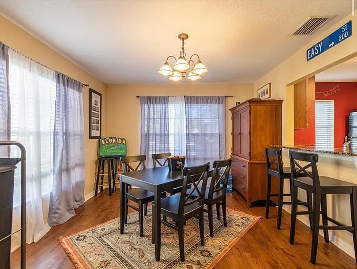 3 bed, 2.5 bath, 1345 sqft, $2,700 — Photo 4
