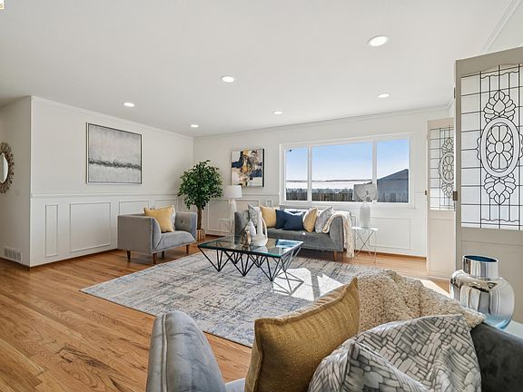 4th image of 30229 Treeview St