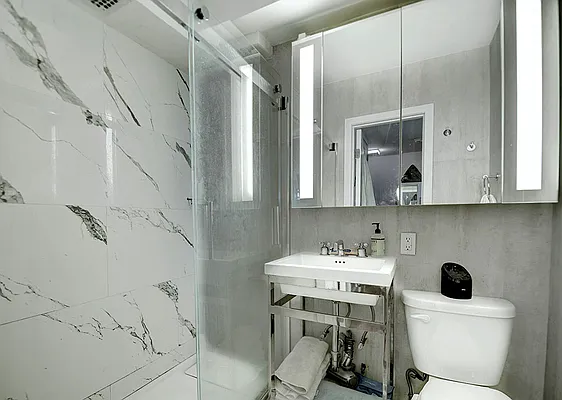 Rented by Urbane Brokerage | media 14