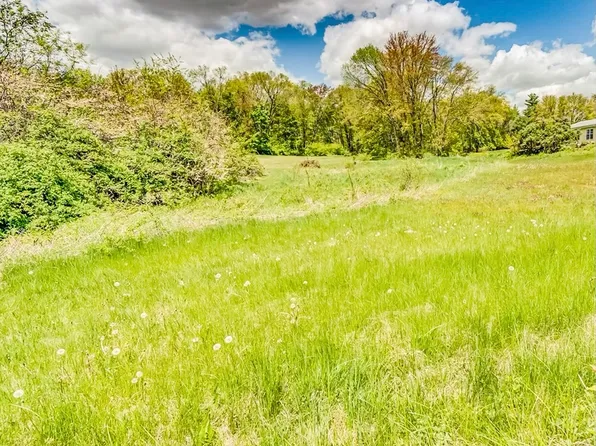 150 Henry St, Uxbridge, MA 01569