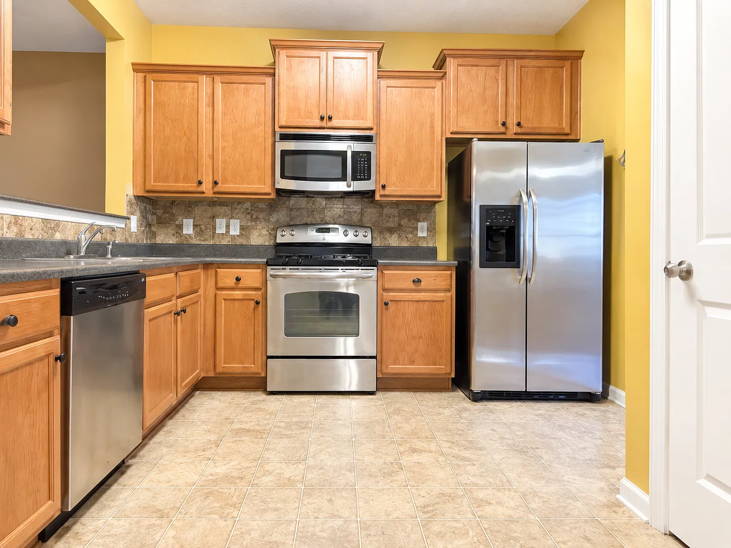 2 bed, 2.5 bath, 1341 sqft, $1,700 — Photo 4