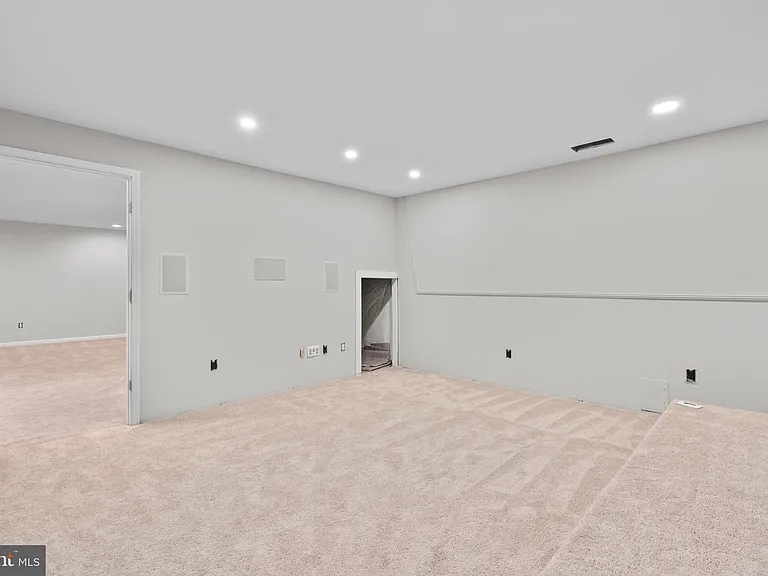 930 Forsythia Ln — Photo 43