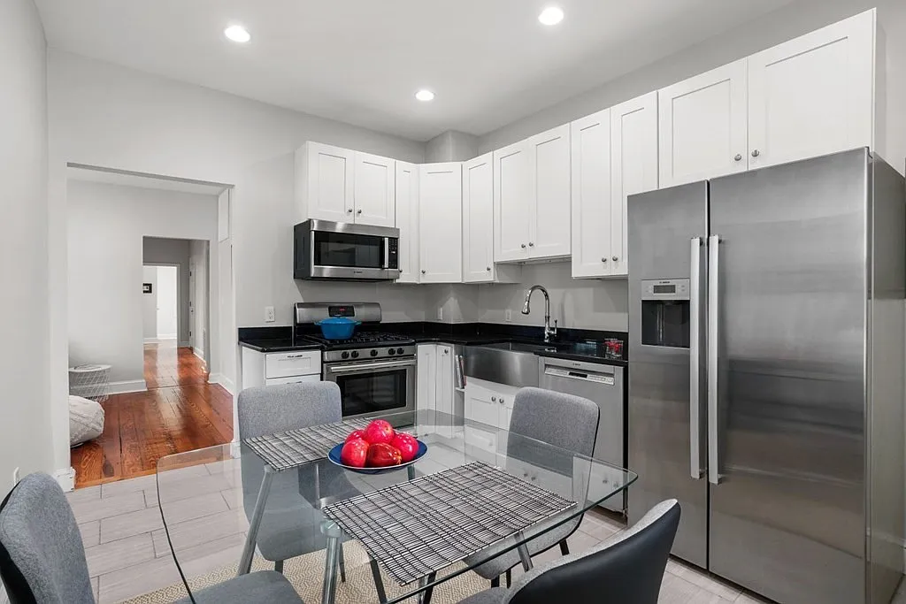 3 bed, 2.0 bath, 1079 sqft, $4,800 — Photo 2