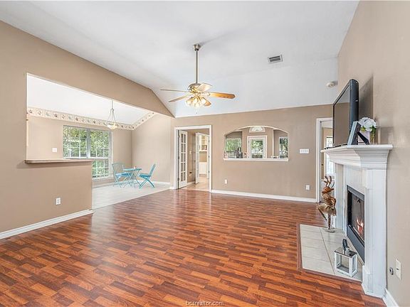 3rd image of 2414 Carnation Ct