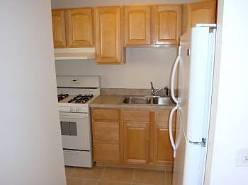 3rd image of 2605 S Indiana Ave Ste 1406