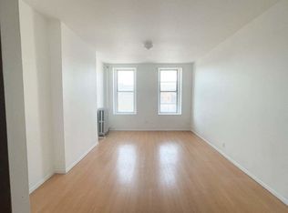 882 Manhattan Ave #4R, Brooklyn, NY 11222