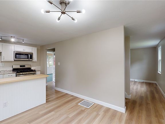 4th image of 1723 W 32nd St