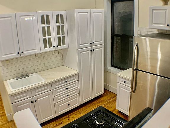 3rd image of 807 Nostrand Ave #B2